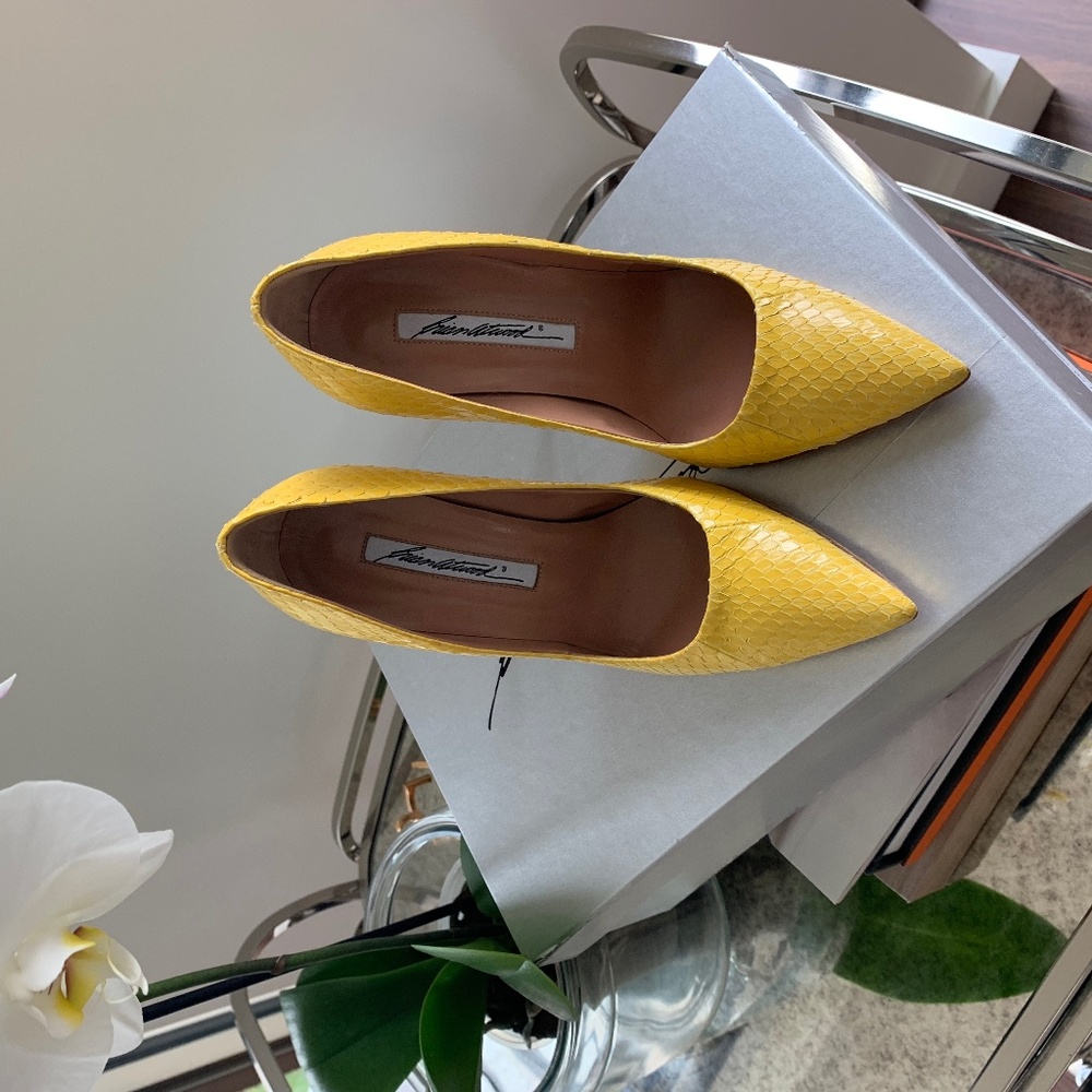 Yellow Brian Atwood snake-effect leather pumps